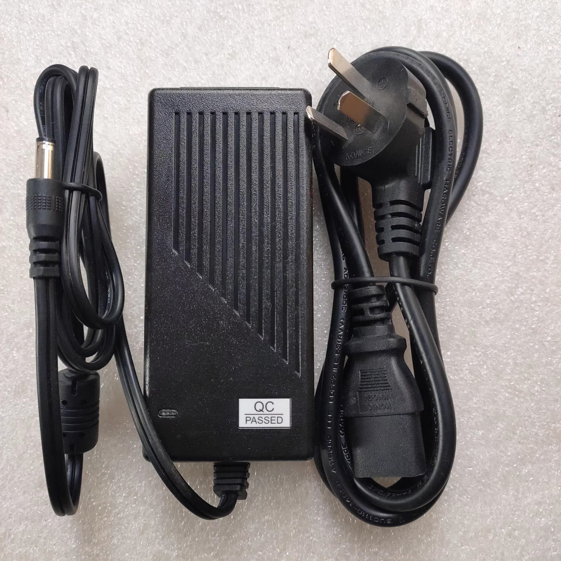 *Brand NEW*FAM COMPAMY 12V 4A AC DC ADAPTHE CP-1250 POWER Supply