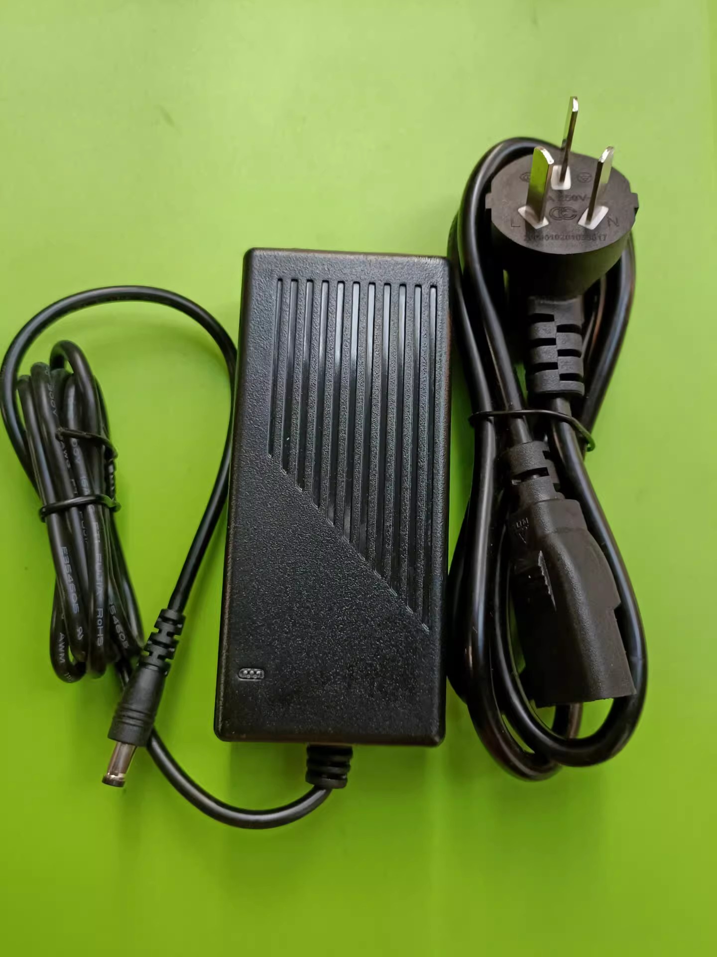 *Brand NEW* FJ FJ-SW1504000 15V 4000MA LED AC DC ADAPTHE POWER Supply